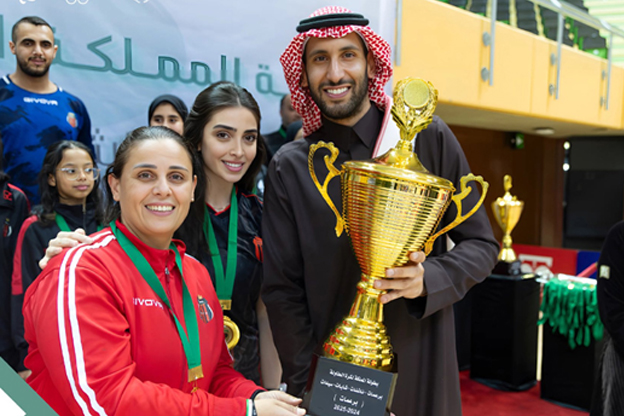 سمو رئيس الاتحاد السعودي لكرة الطاولة يتوج القادسية بثنائية السيدات والشابات مع نهاية الدوري النسائي